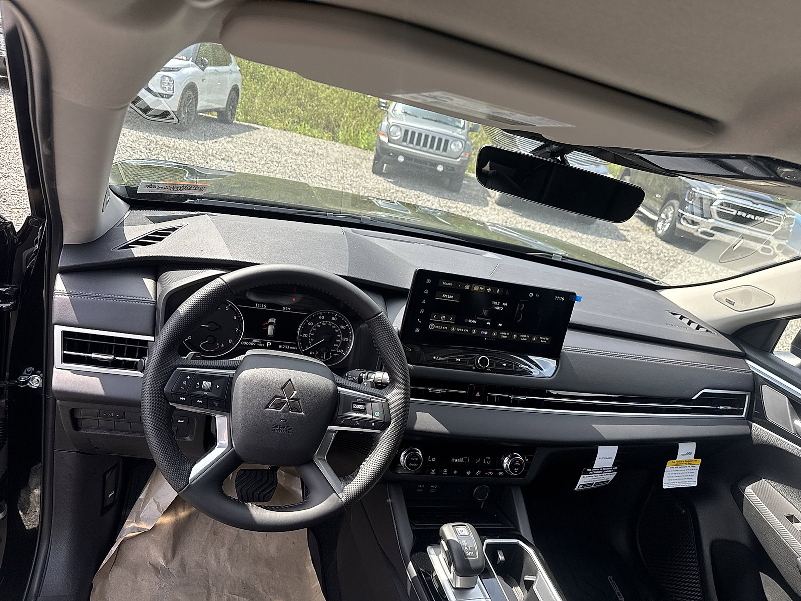 New 2025 Mitsubishi Outlander SE image 14