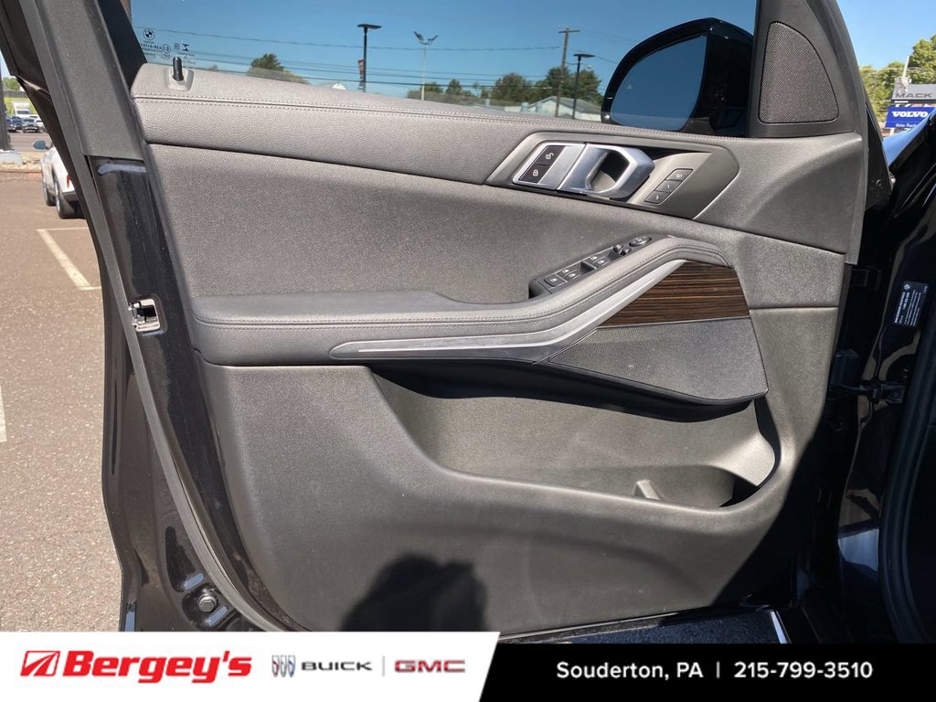 Used 2019 BMW X5 xDrive40i w/ Premium Package 2 AWD/4WD image 26