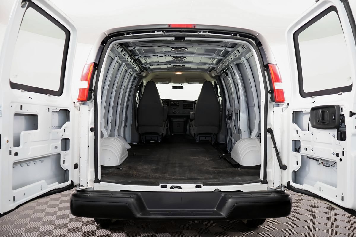 Used 2018 Chevrolet Express 2500 w/ Driver Convenience Package RWD image 19