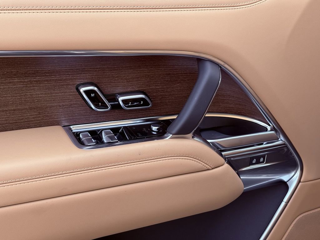 New 2026 Land Rover Range Rover Long Wheelbase SE image 18