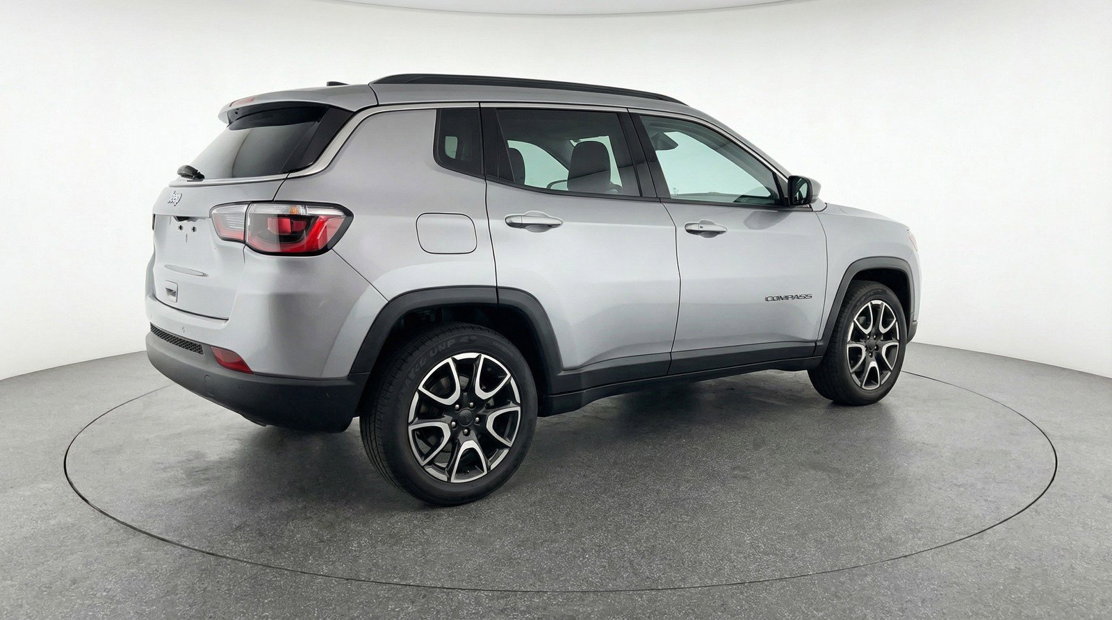 Used 2025 Jeep Compass Trailhawk image 9