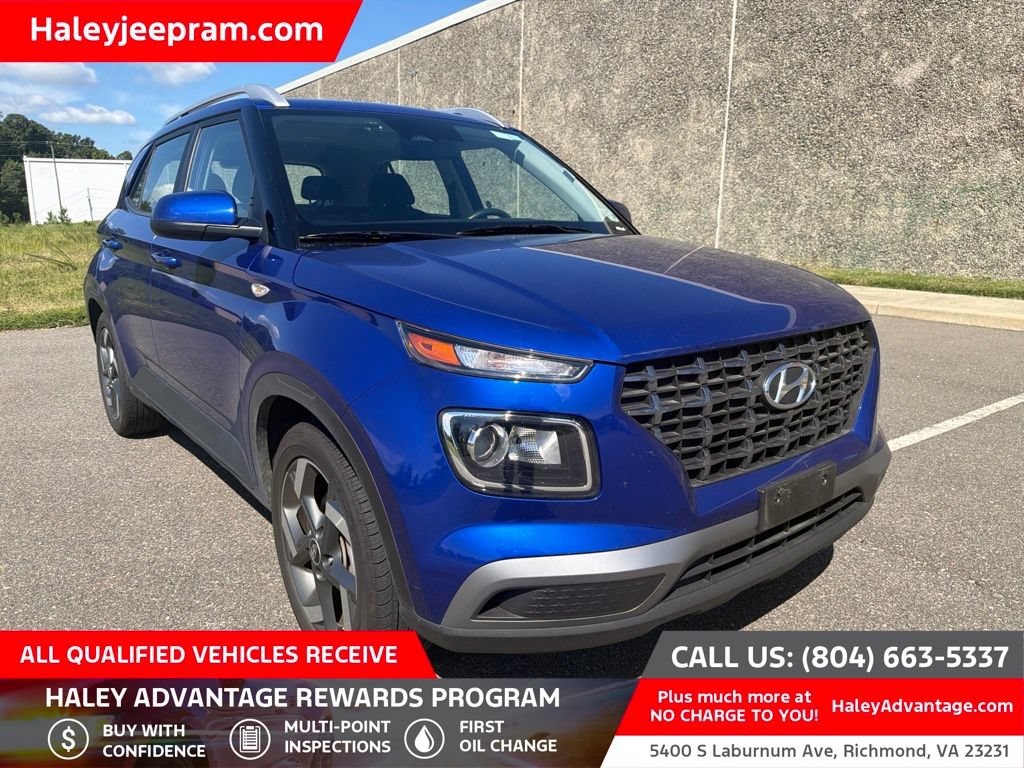 Used 2025 Hyundai Venue SEL FWD image 1