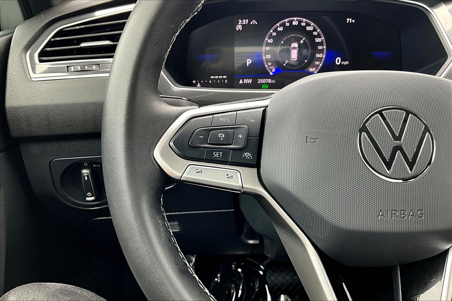 Used 2024 Volkswagen Tiguan SE w/ Panoramic Sunroof Package AWD/4WD image 20