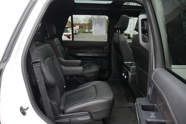 Used 2018 Ford Expedition Limited w/ Equipment Group 302A AWD/4WD image 30