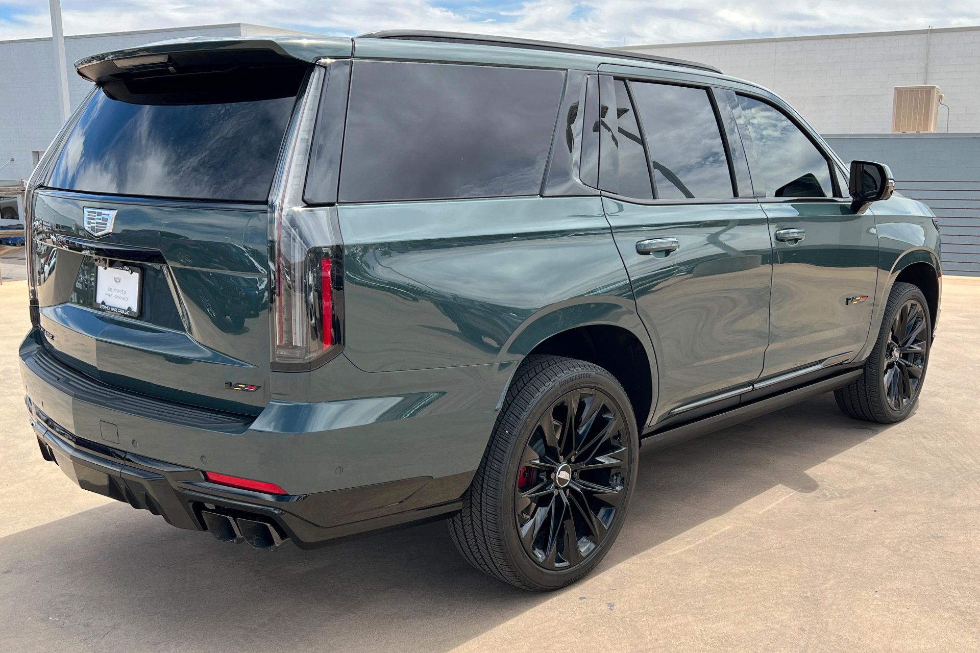 Certified 2025 Cadillac Escalade V w/ LPO, ONYX Package AWD/4WD image 6