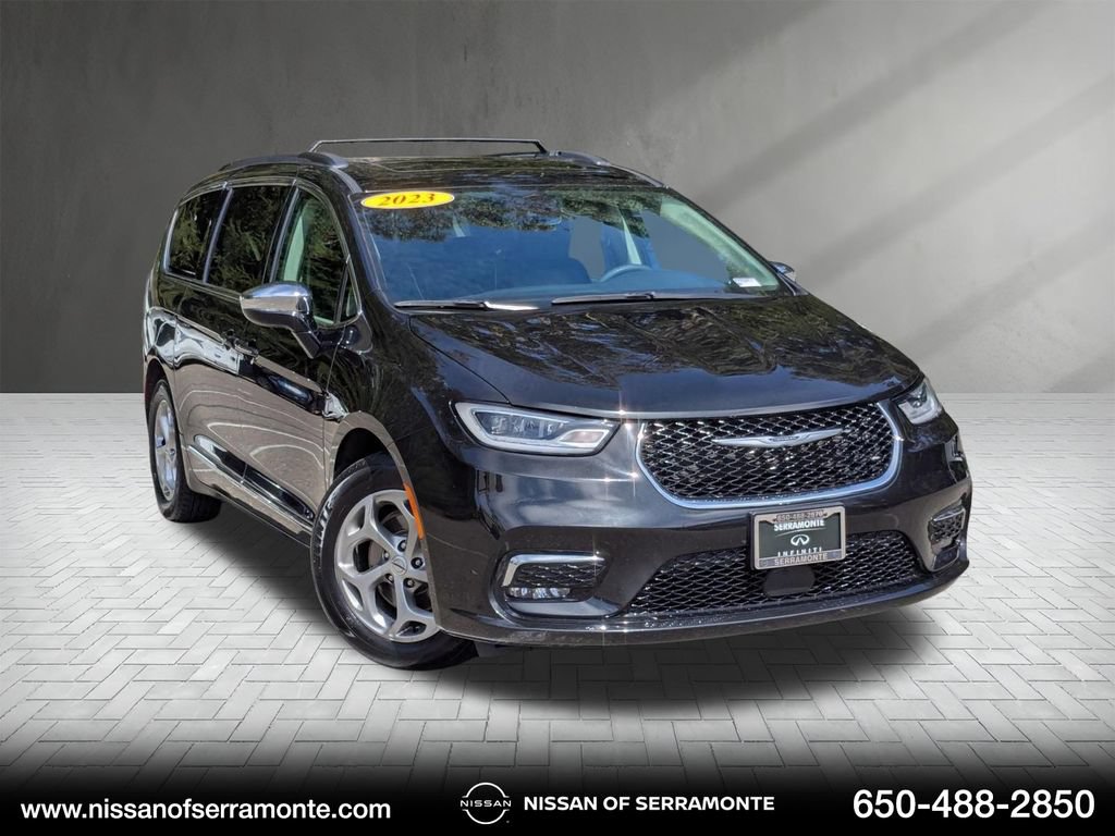 Used 2023 Chrysler Pacifica Limited FWD image 1