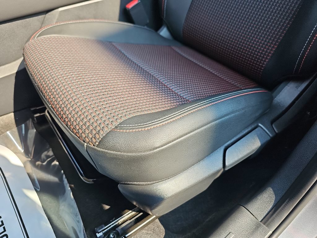 Used 2026 Nissan Kicks SR FWD image 27