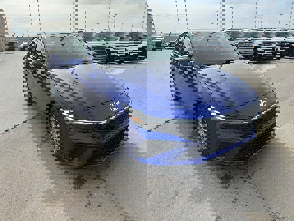 New 2026 Hyundai Elantra SE image 2