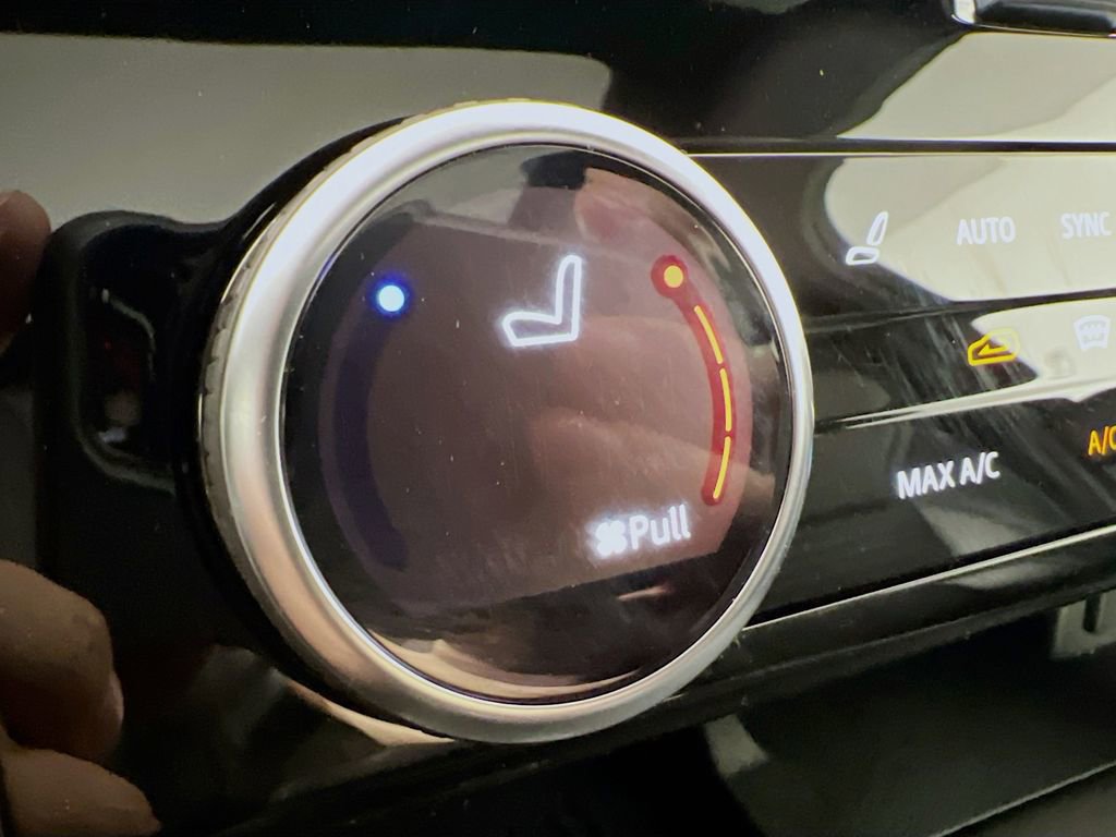 Used 2025 Land Rover Discovery Dynamic SE image 21