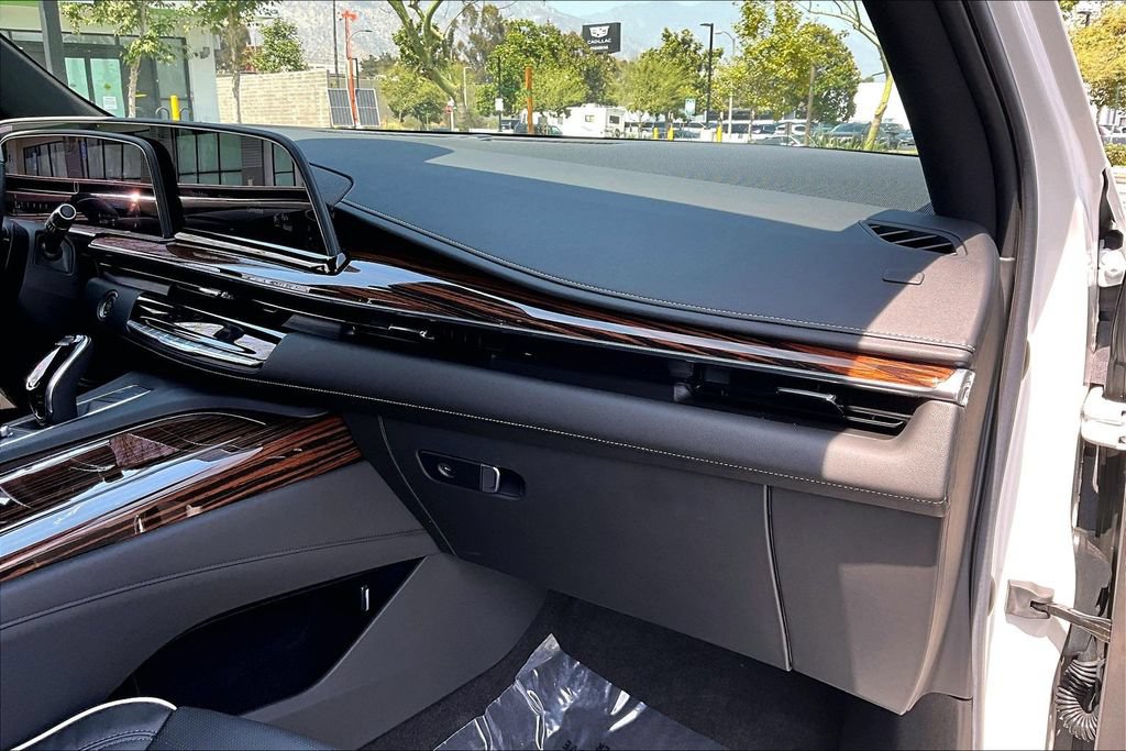 Used 2021 Cadillac Escalade Premium Luxury AWD/4WD image 17