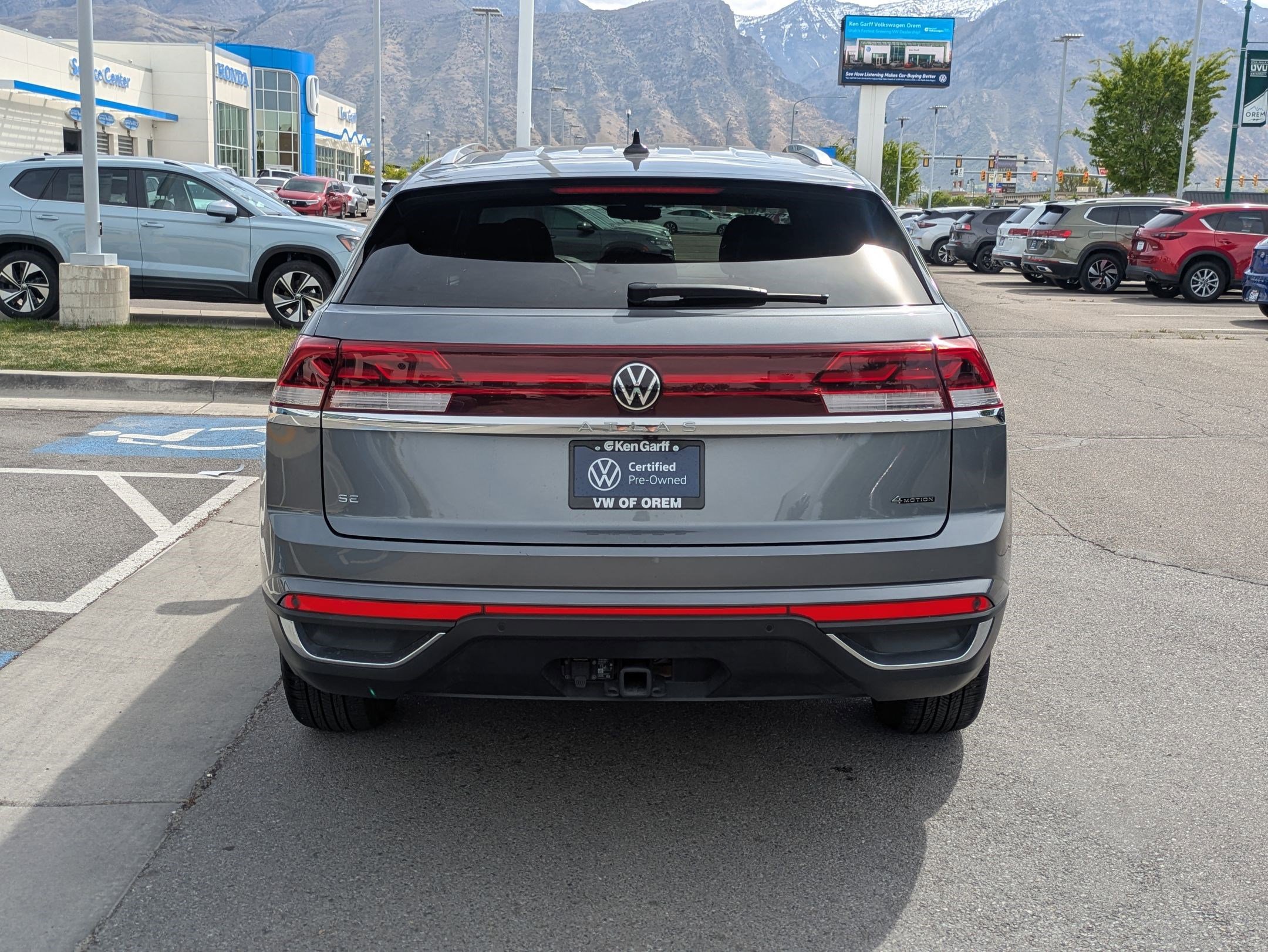 Used 2025 Volkswagen Atlas Cross Sport SE image 7
