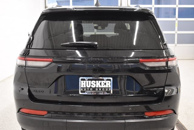 Used 2024 Jeep Grand Cherokee Altitude AWD/4WD image 11
