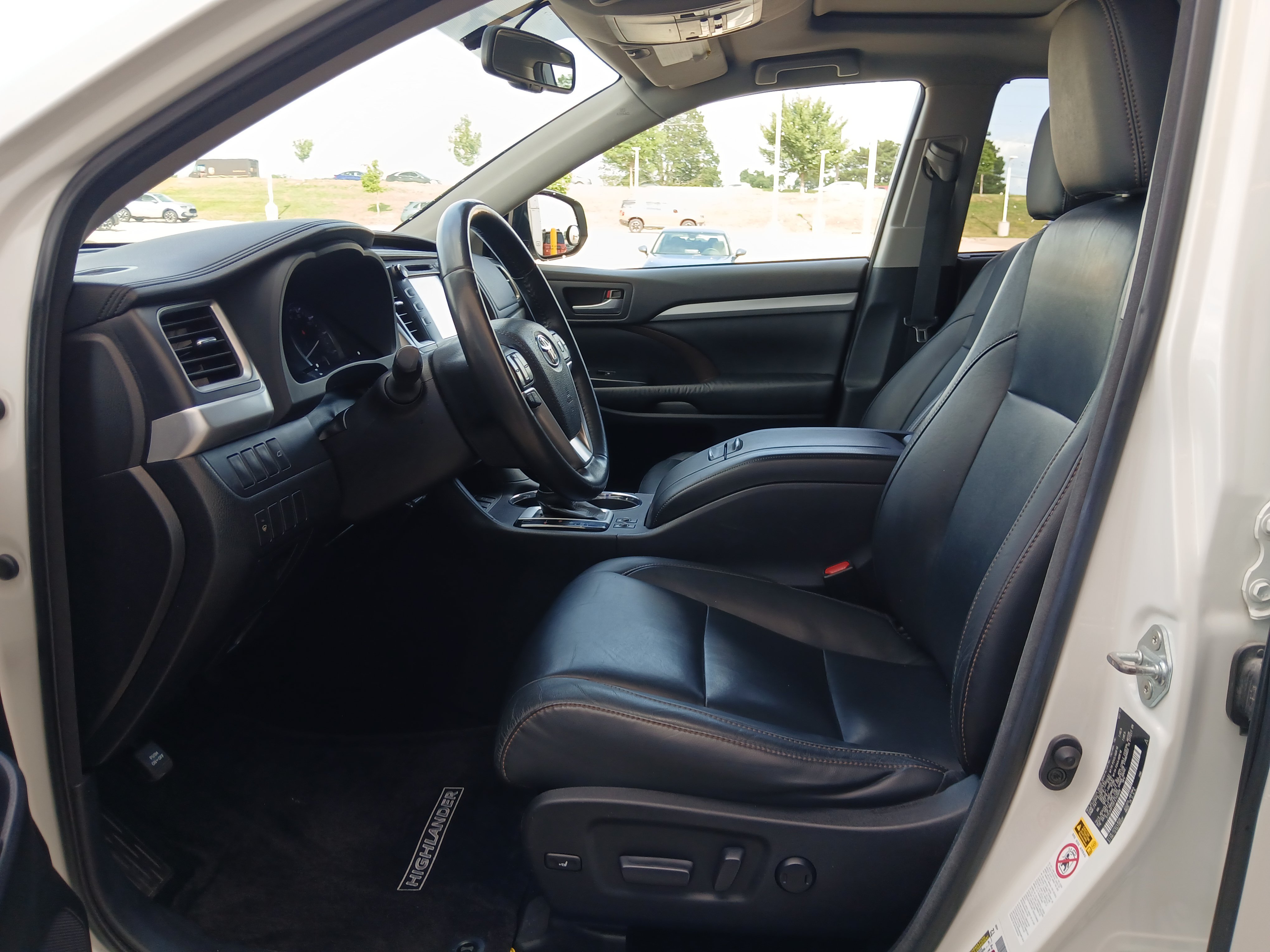 Used 2015 Toyota Highlander XLE AWD/4WD image 8