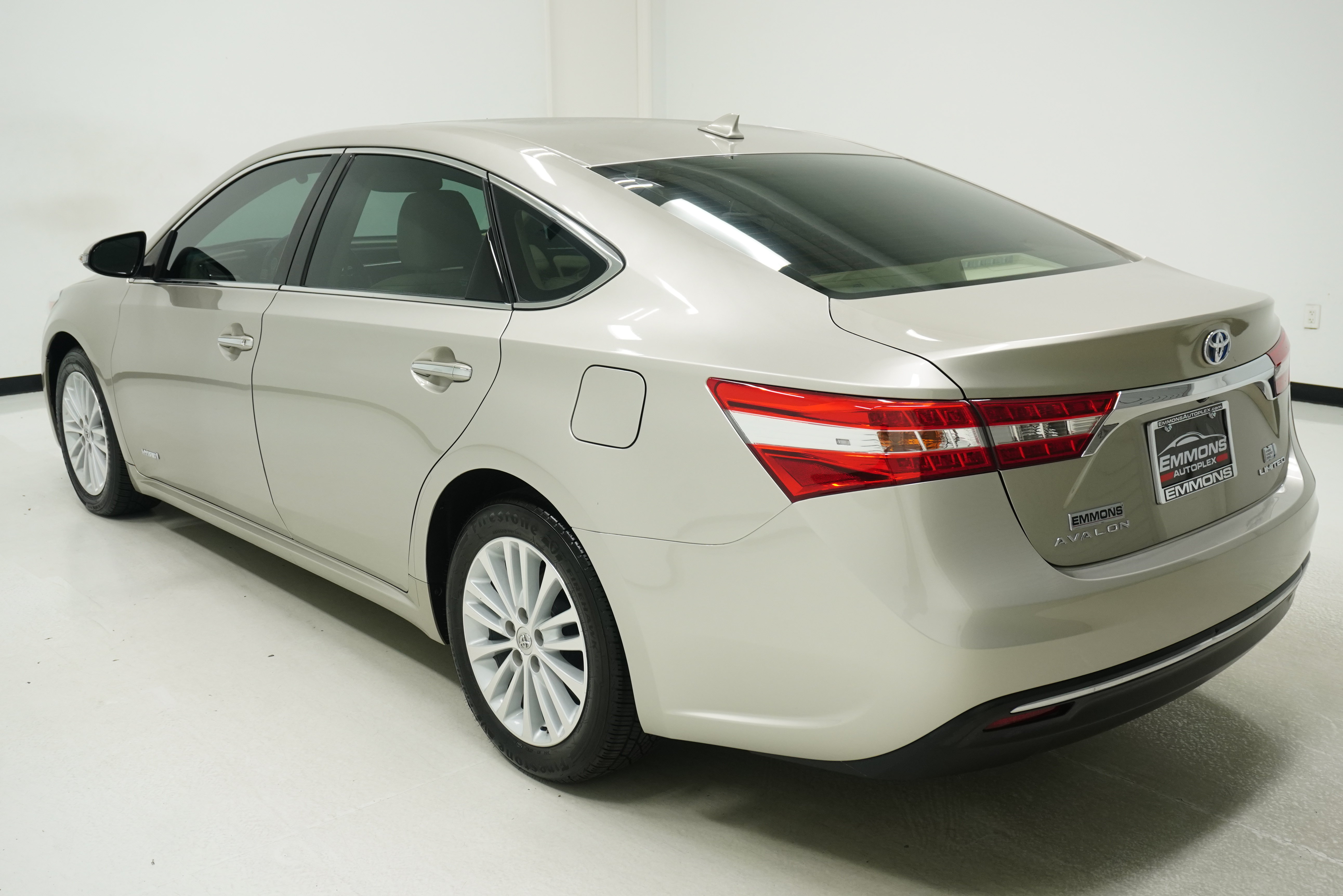Used 2013 Toyota Avalon Limited w/ Technology Pkg FWD image 6