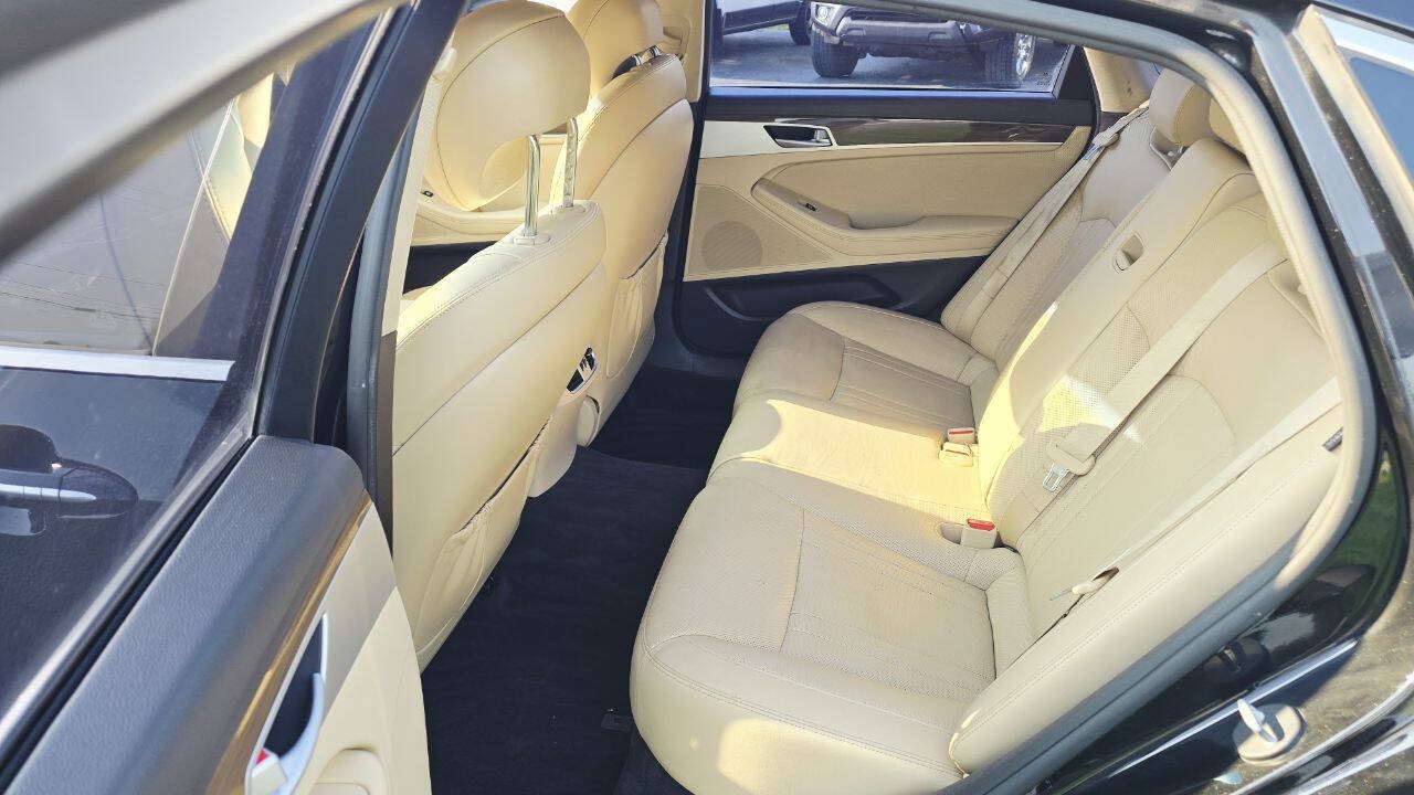 Used 2015 Hyundai Genesis 3.8 AWD/4WD image 11