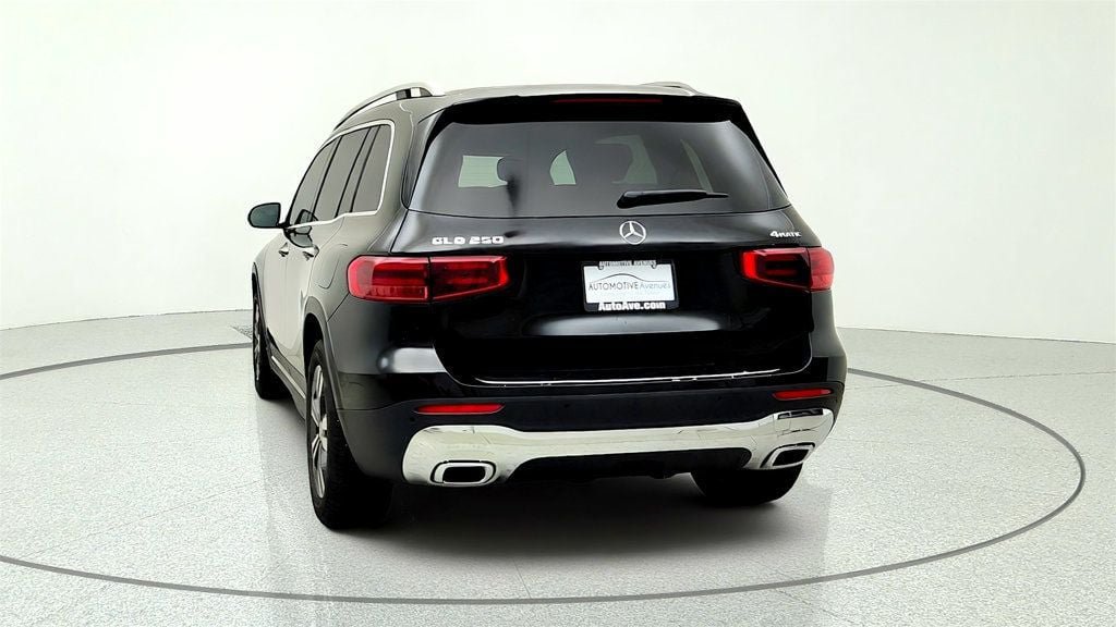Used 2024 Mercedes-Benz GLB 250 4MATIC w/ Exclusive Package image 6