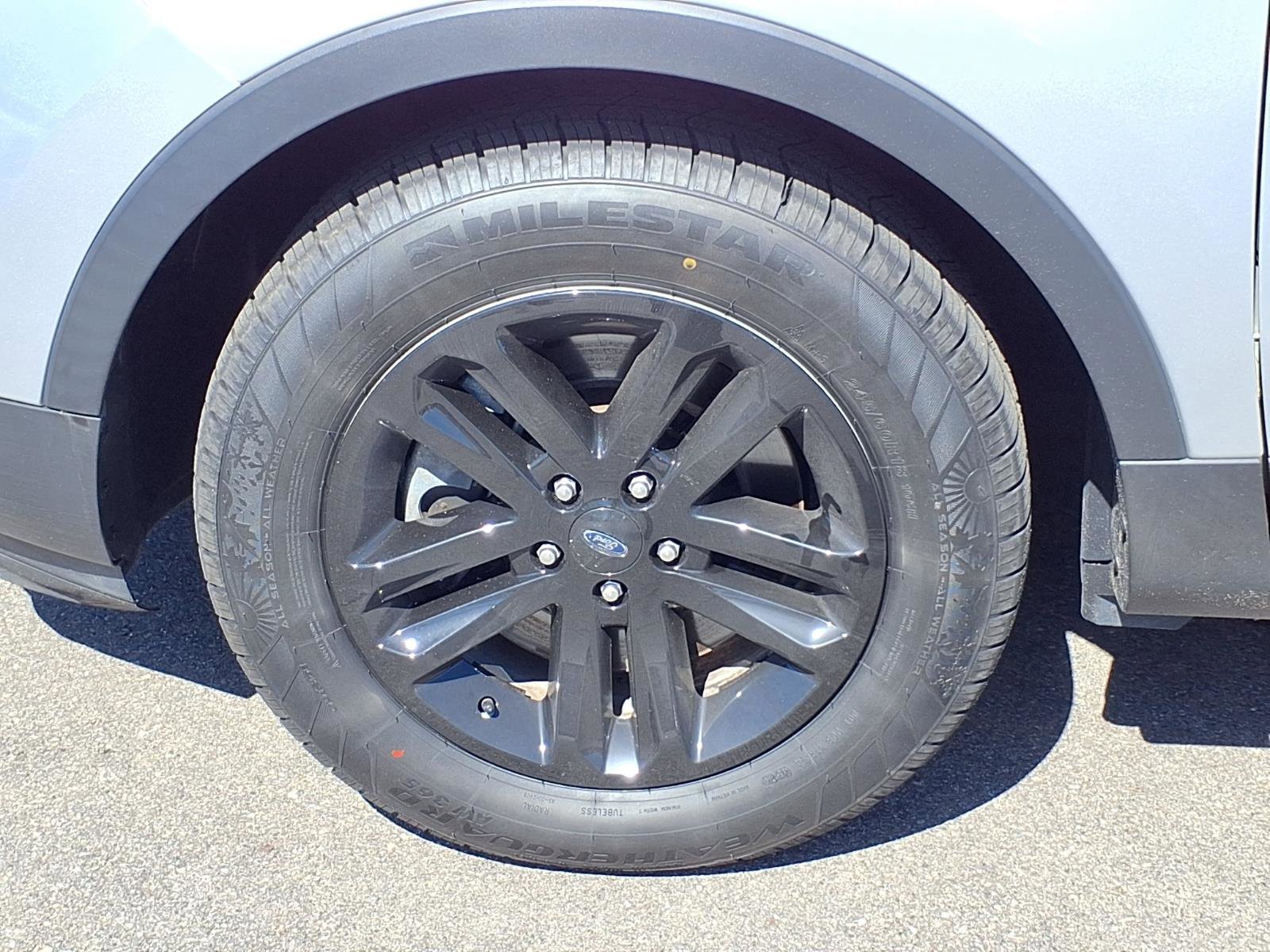 Used 2017 Ford Explorer XLT w/ Equipment Group 202A FWD image 29