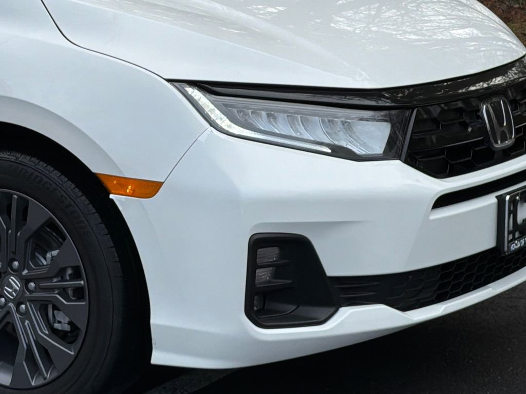 New 2026 Honda Odyssey Touring image 4