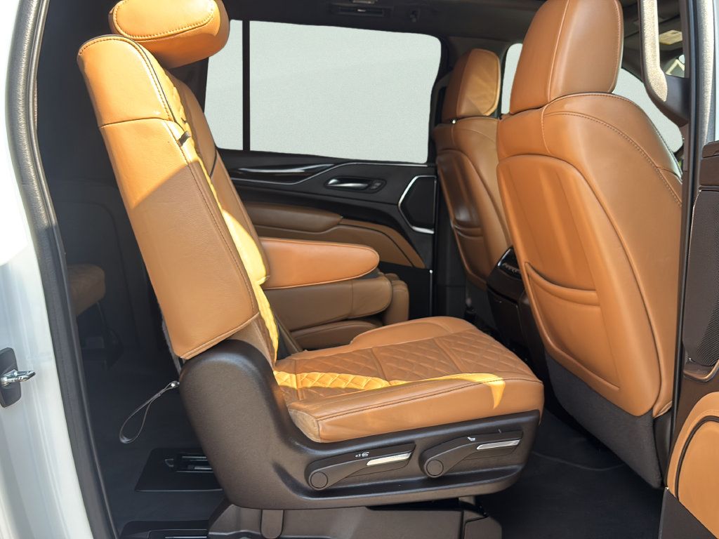 Used 2022 Cadillac Escalade ESV Premium Luxury AWD/4WD image 12