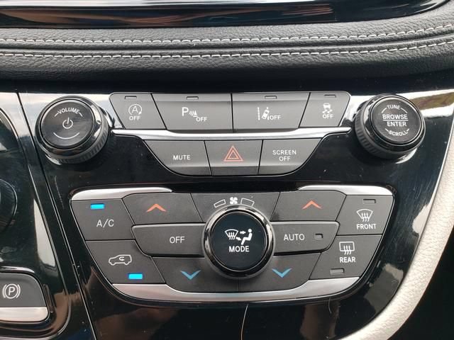 Used 2024 Chrysler Pacifica Limited FWD image 23