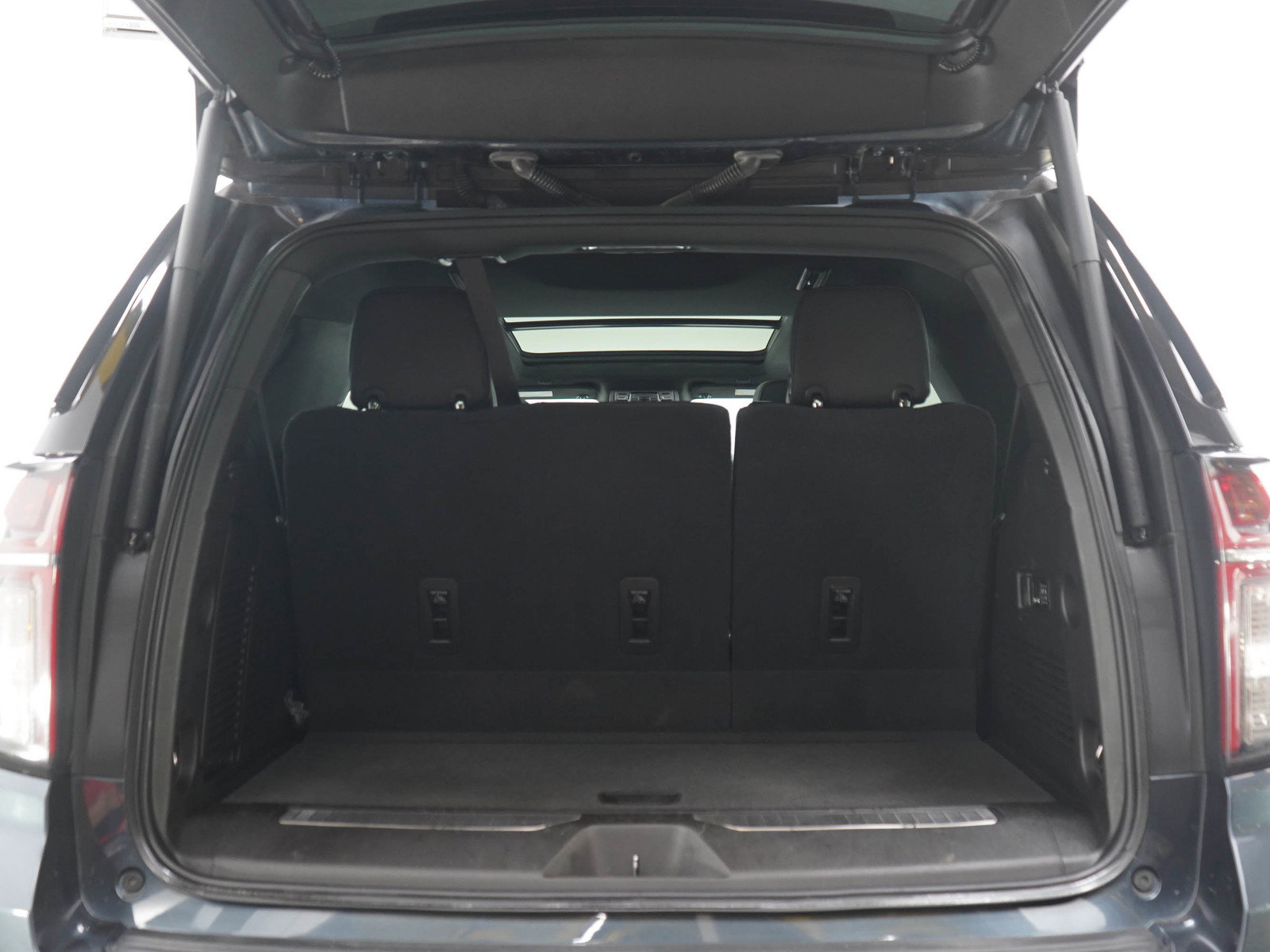 Used 2021 Chevrolet Tahoe RST w/ Luxury Package AWD/4WD image 18