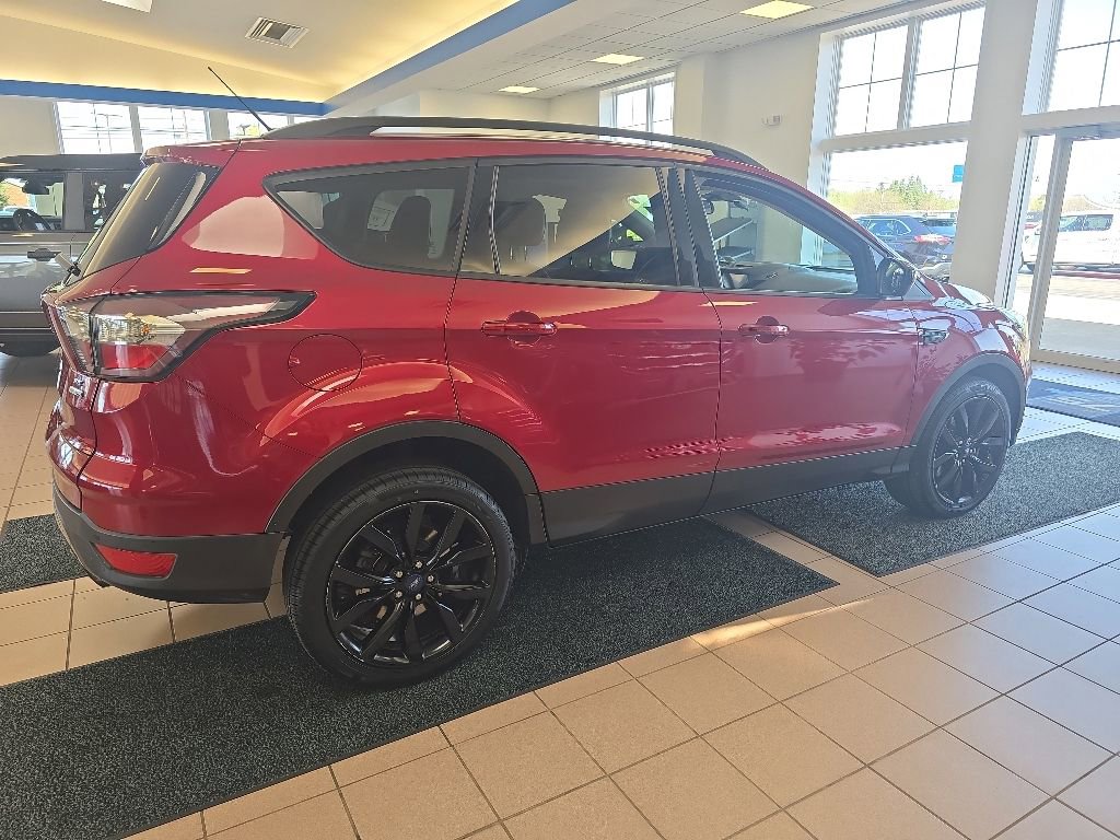 Used 2017 Ford Escape SE w/ Equipment Group 201A AWD/4WD image 8