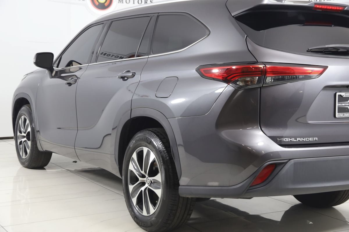 Used 2022 Toyota Highlander XLE FWD image 22