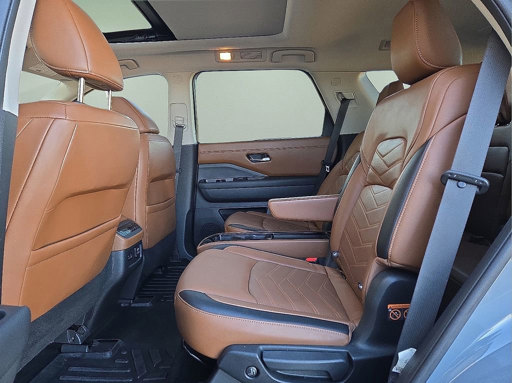 Used 2022 Nissan Pathfinder Platinum w/ Cargo Package image 16