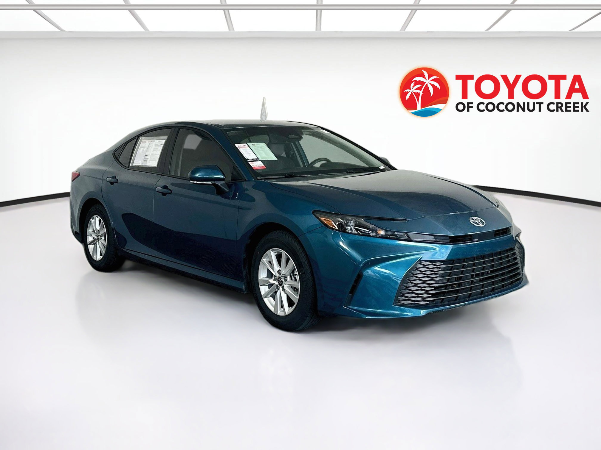 Used 2025 Toyota Camry LE w/ Convenience Package FWD image 1