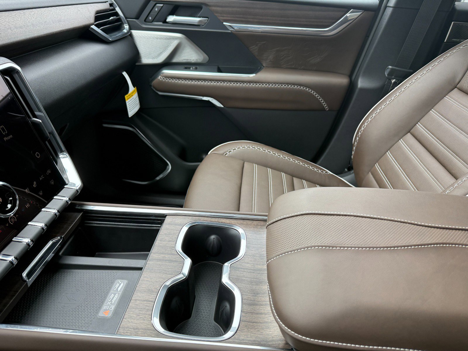 New 2026 GMC Acadia Denali Ultimate w/ LPO, Rugged Package image 34