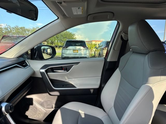 Used 2020 Toyota RAV4 XLE Premium FWD image 23