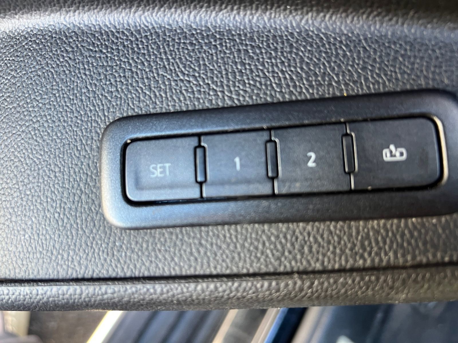 Used 2020 Chevrolet Suburban Premier image 29