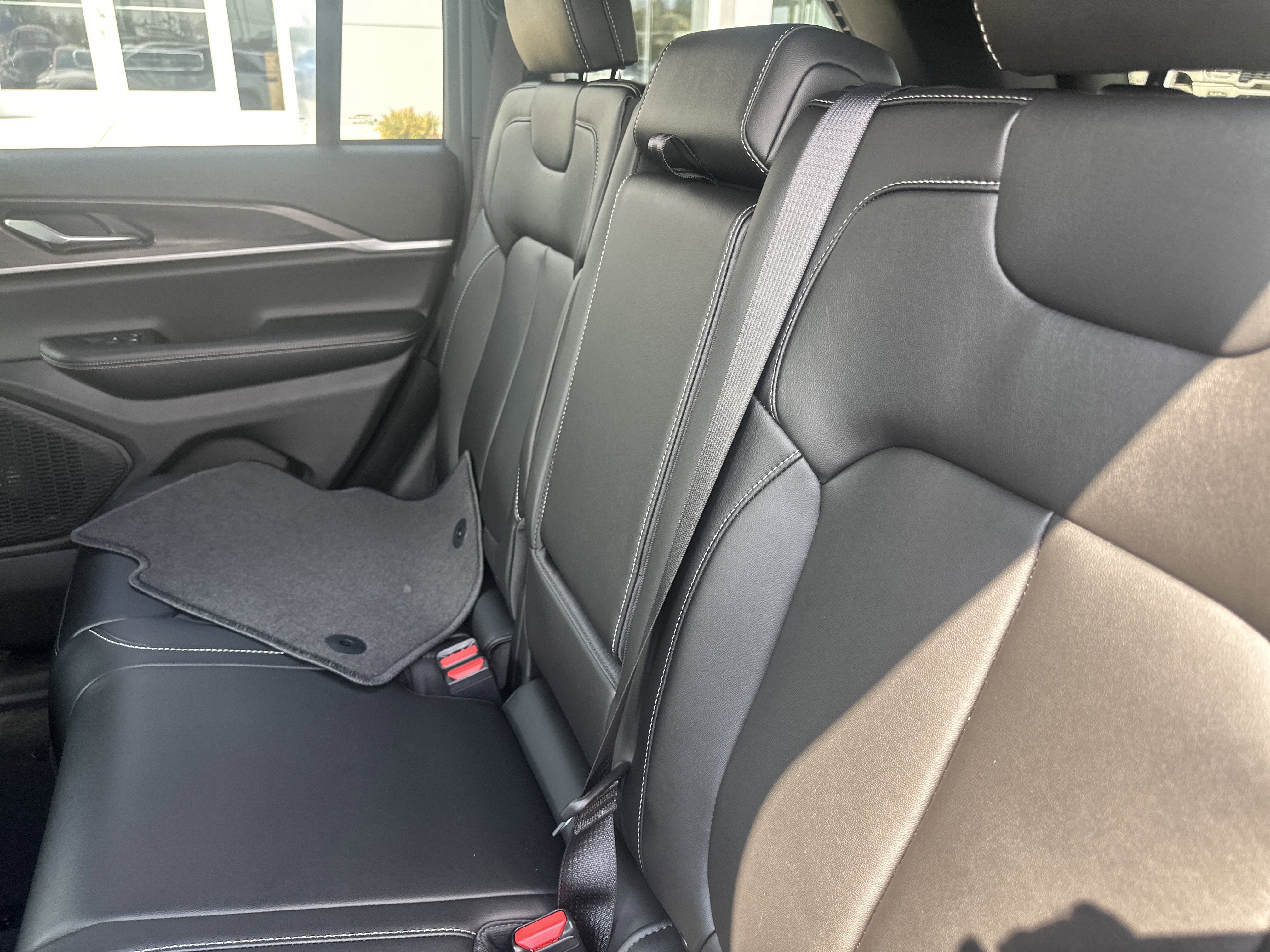 New 2025 Jeep Grand Cherokee Limited w/ Black Appearance Package AWD/4WD image 20