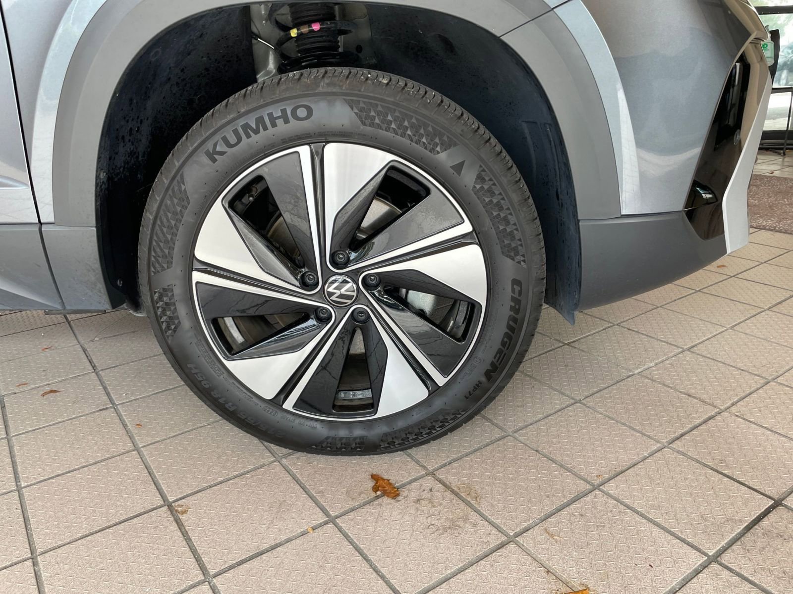 Used 2025 Volkswagen Taos SE image 23