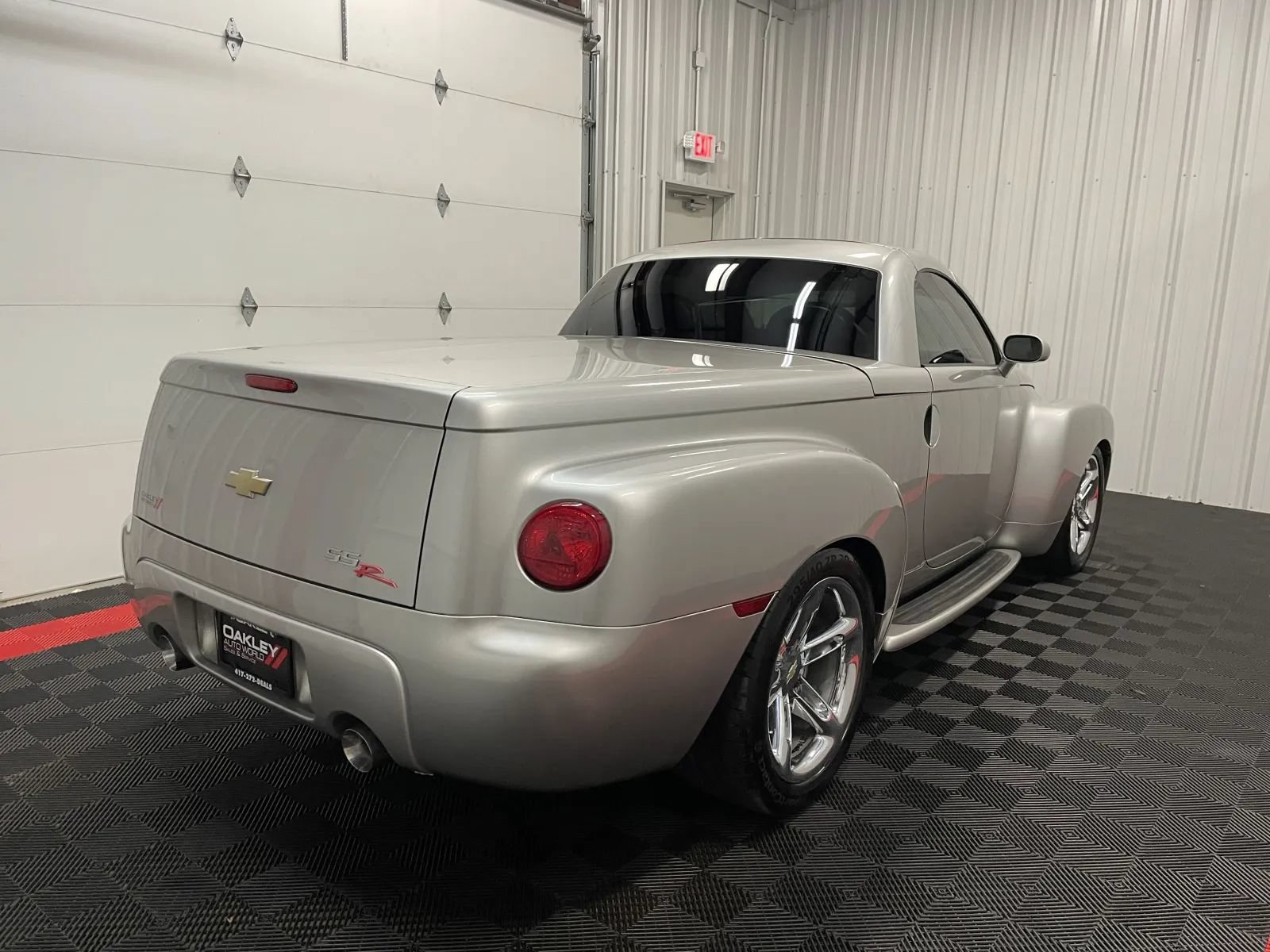 Used 2005 Chevrolet SSR w/ Preferred Equipment Group RWD image 8