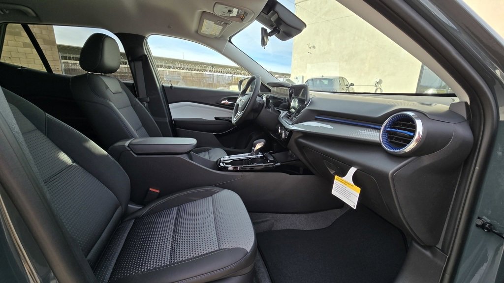 New 2025 Chevrolet Trax LT w/ Driver Confidence Package image 36