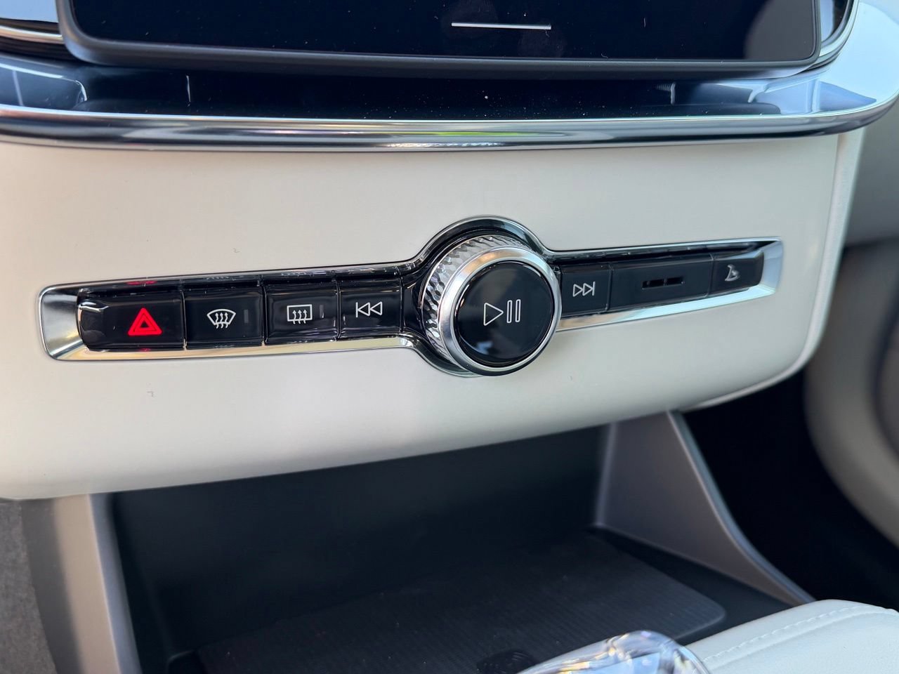 New 2027 Volvo XC90 B6 Ultra AWD/4WD image 11