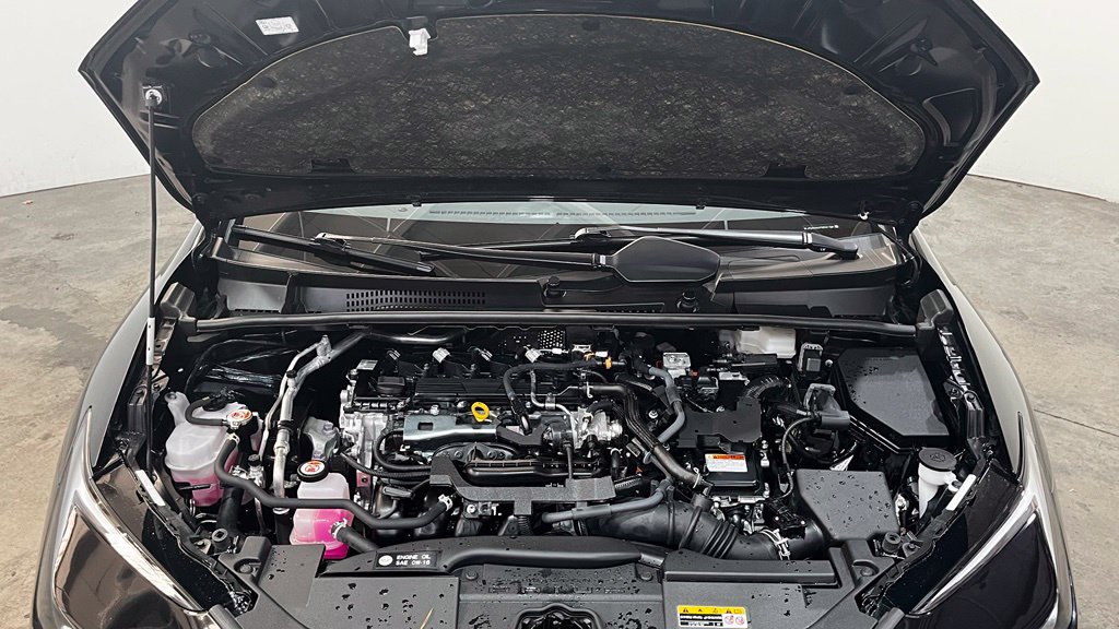 Used 2025 Toyota Prius LE FWD image 6