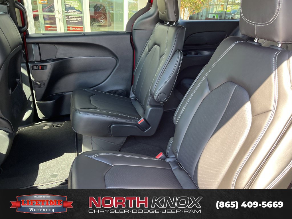 New 2026 Chrysler Voyager LX FWD image 14