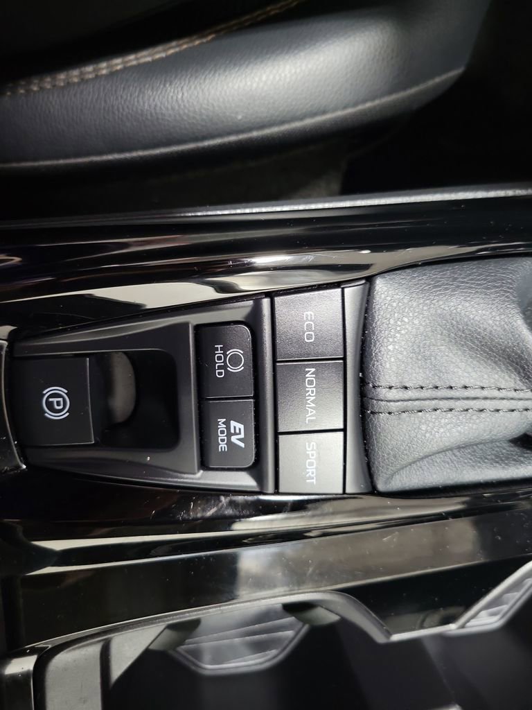 Used 2025 Toyota Camry XLE image 39