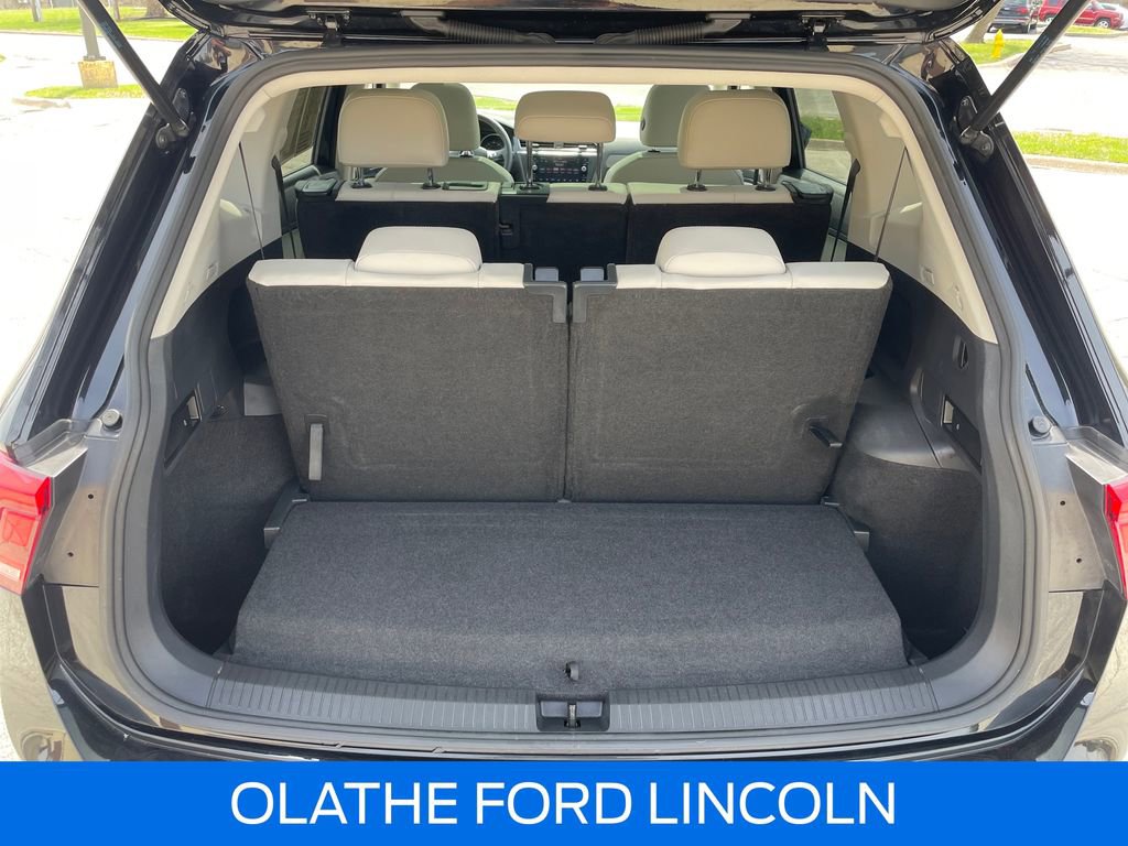 Used 2021 Volkswagen Tiguan SE w/ Panoramic Sunroof Package image 29