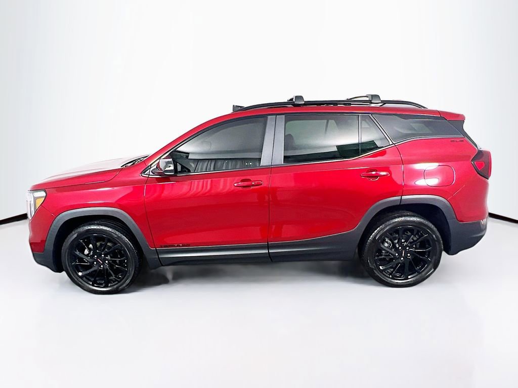 Used 2024 GMC Terrain SLE w/ Driver Convenience Package image 4
