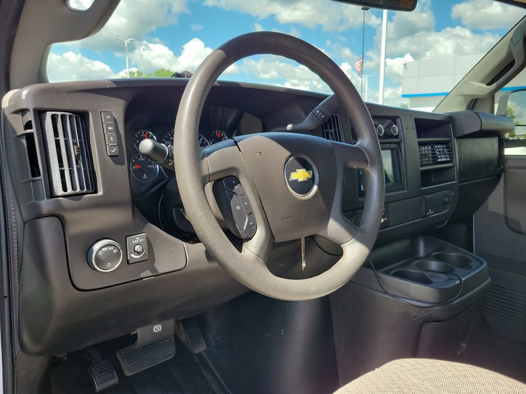 Used 2017 Chevrolet Express 2500 RWD image 8