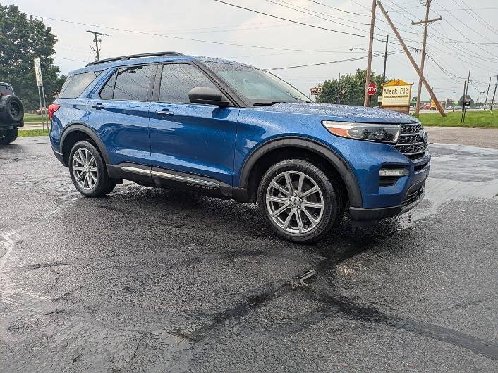 Used 2020 Ford Explorer XLT w/ Equipment Group 202A AWD/4WD image 4