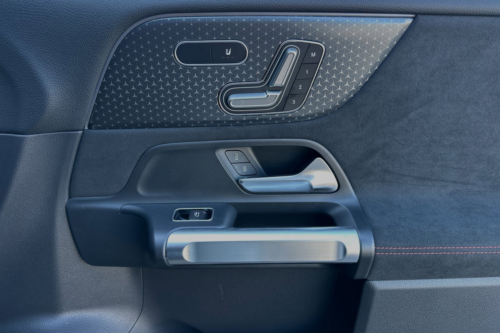 Used 2024 Mercedes-Benz EQB 300 4MATIC image 20