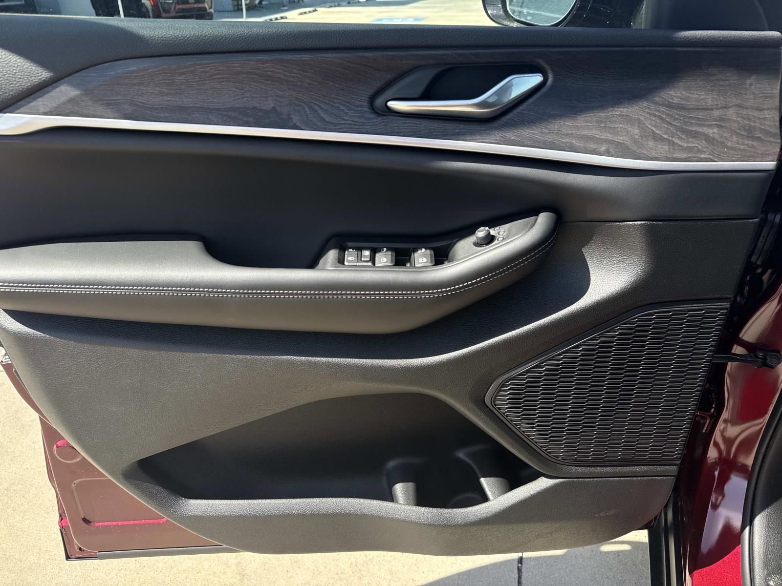 New 2026 Jeep Grand Cherokee Altitude image 19