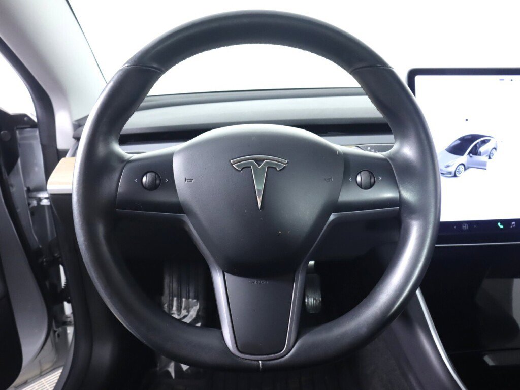 Used 2018 Tesla Model 3 Long Range RWD image 10