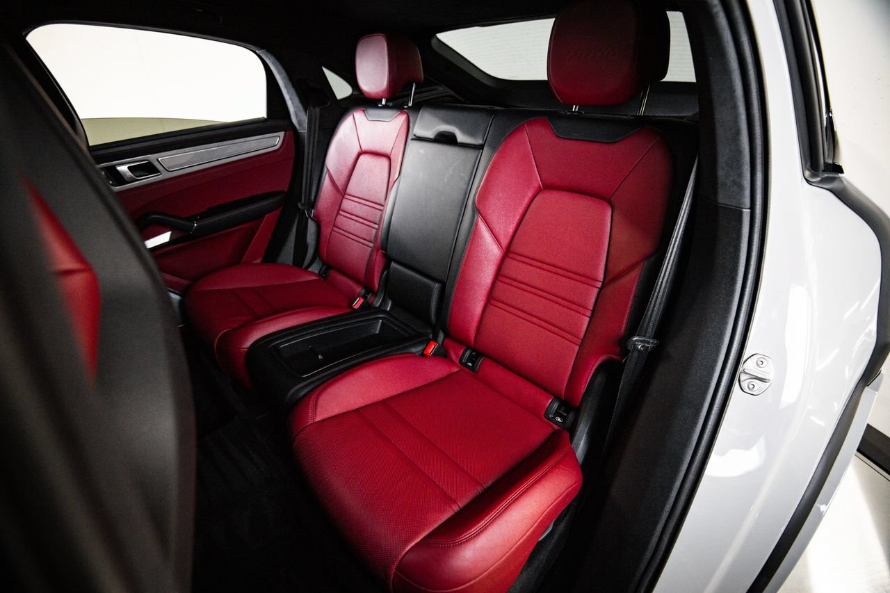 Certified 2022 Porsche Cayenne Turbo AWD/4WD image 24