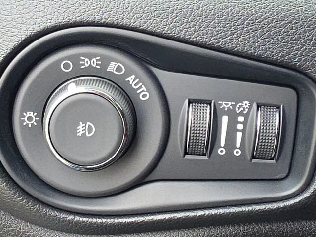 Used 2022 Jeep Renegade Latitude AWD/4WD image 24