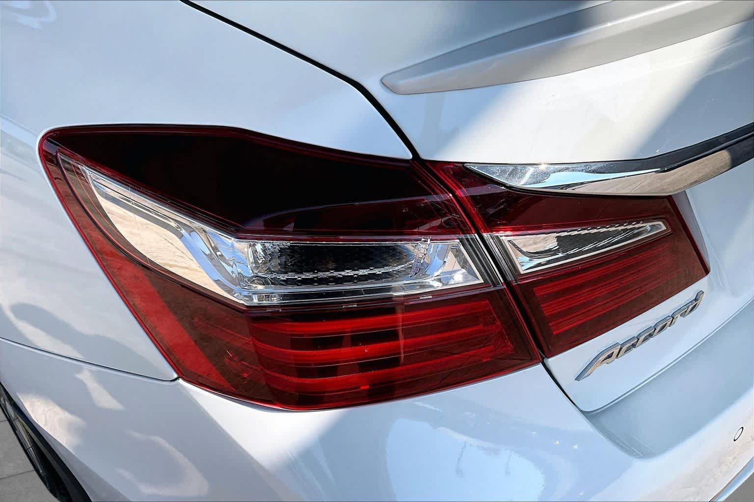 Certified 2017 Honda Accord Touring image 29